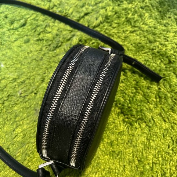 round shape crossbody bag - Picture 2 of 3